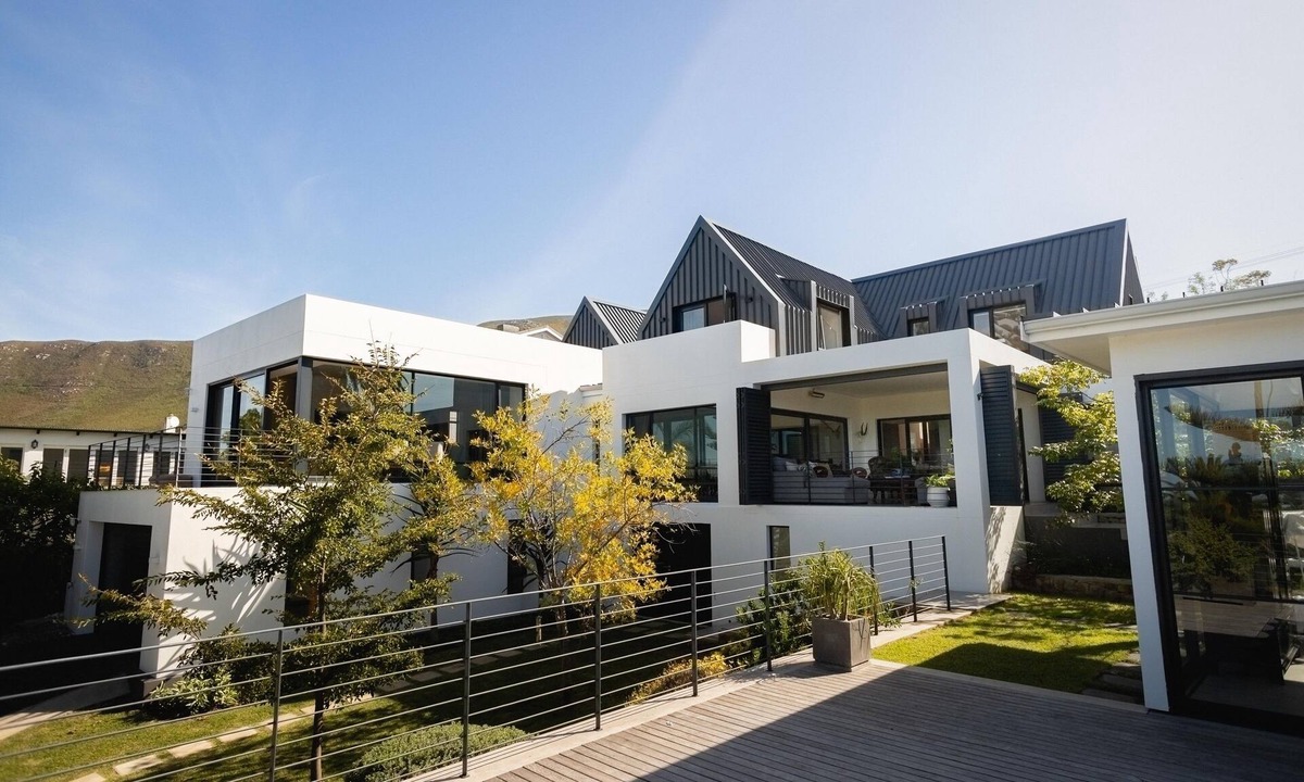 Hermanus House | Hoy House - Tranquil Luxury at This Coastal Retreat