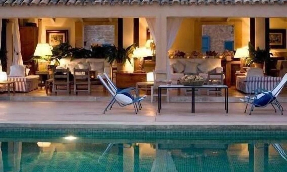 Es Palmer House | Ideal for Large Groups, Domestic Svs Included