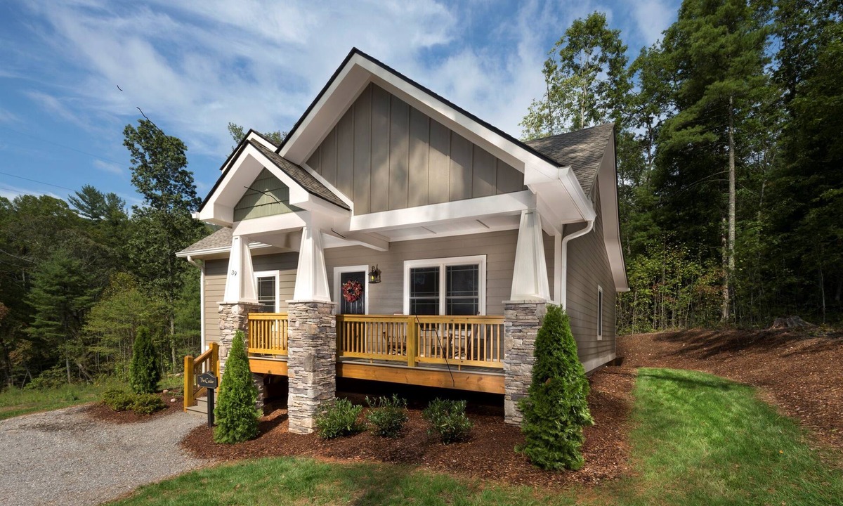 Skyland Cottage | Immaculate Cottage, Clean Hot Tub, 2 Miles to Asheville