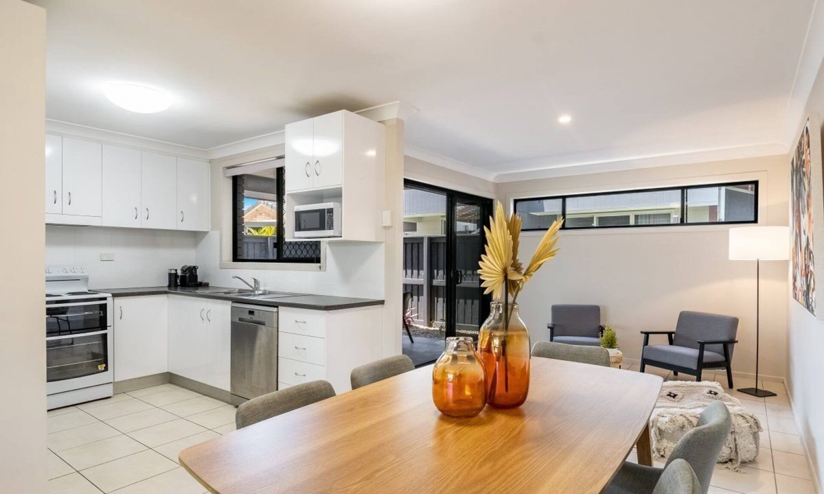 North Creek Apartment | Indah is a well-proportioned residence provides the perfect single-level home.