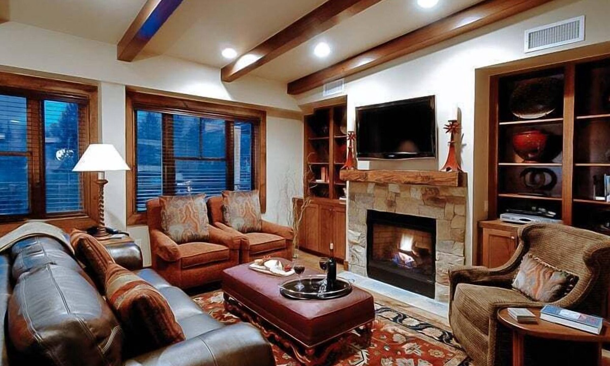West End Condo | Innsbruck Aspen | Deluxe Two-Bedroom Suite 03 w/Hot tub, Centrally located