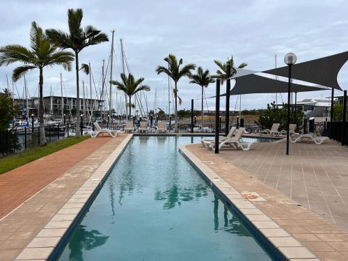 Nelly Bay Apartment | Island Romance or Family & Pool