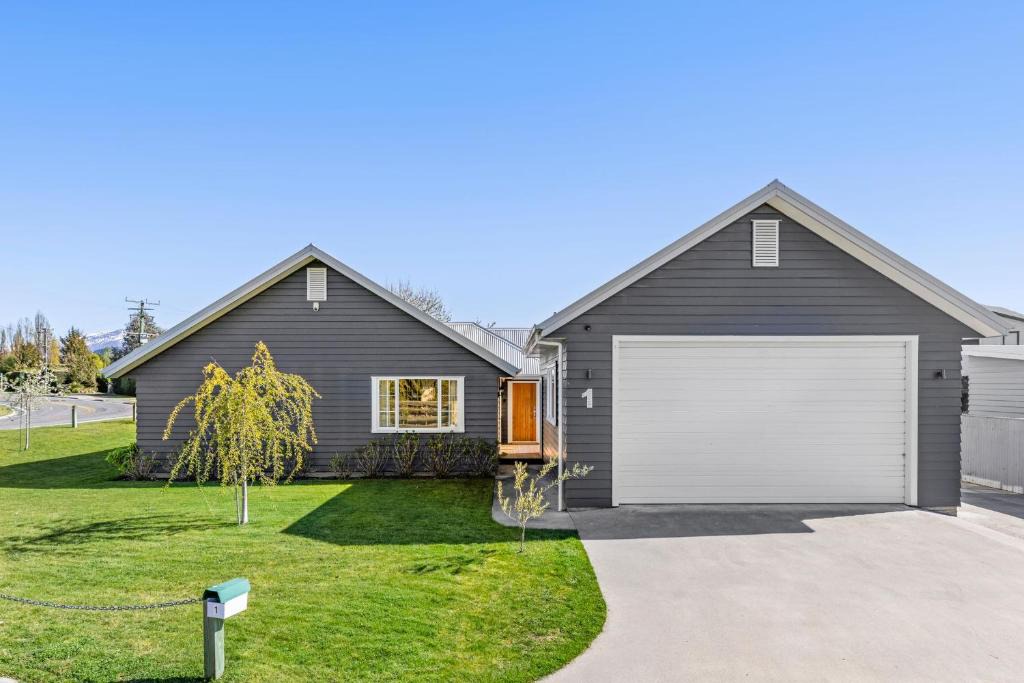 Albert Town House | It's Easy! Space and comfort