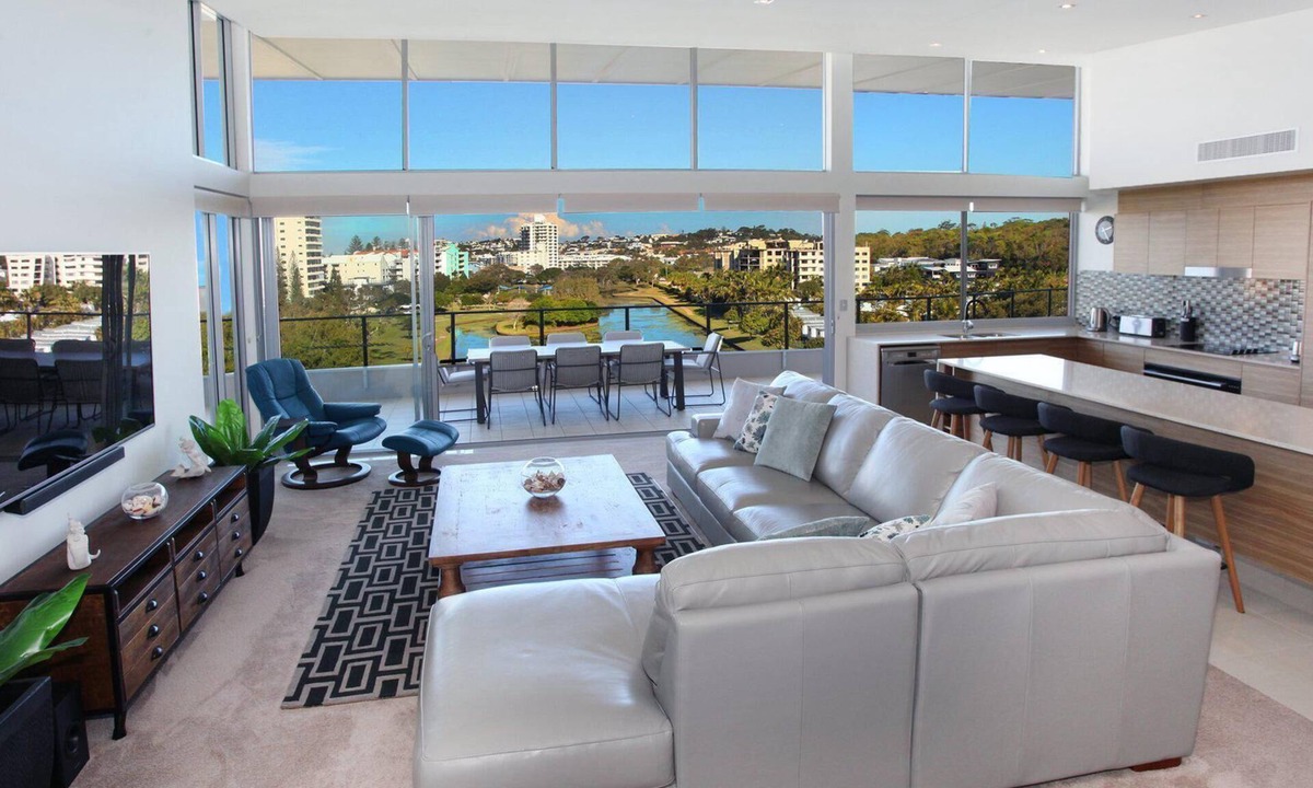 Alexandra Headland Apartment | Karmasea 43 - Top Floor Suite with WiFi+ Balcony and BBQ + Aircon and complex pool