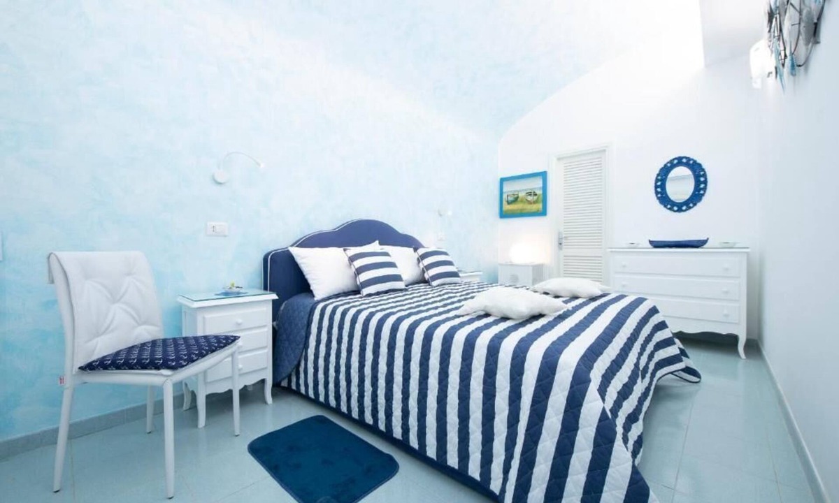 Castiglione House | La Marea in Atrani: easy access with just 15 steps, AC and wifi.