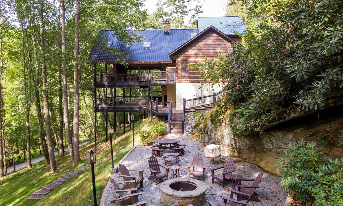 Boone Cabin | Lakeview- hot tub, pet friendly, lake views, catch and release fishing