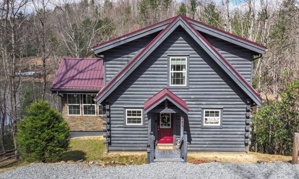 Deep Gap Cabin | Lakin' it Easy!*Waterfront*Modern*Kayaks*Resort*WIFI*Pets OK