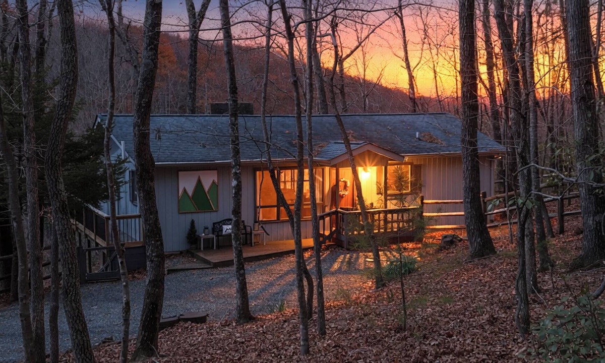 Deep Gap Cabin | Laurel Creek Cottage | Pets | VIEW | Screen Porch