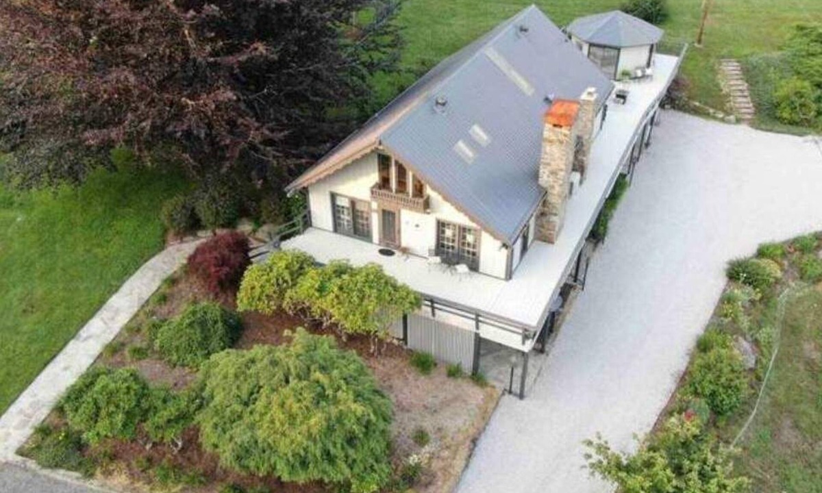 Altamont Ski Chalet | LINVILLE 4 BR 3 BA Château Mountain Home on Wedding Venue,10 Acre Farm,Hot Tub