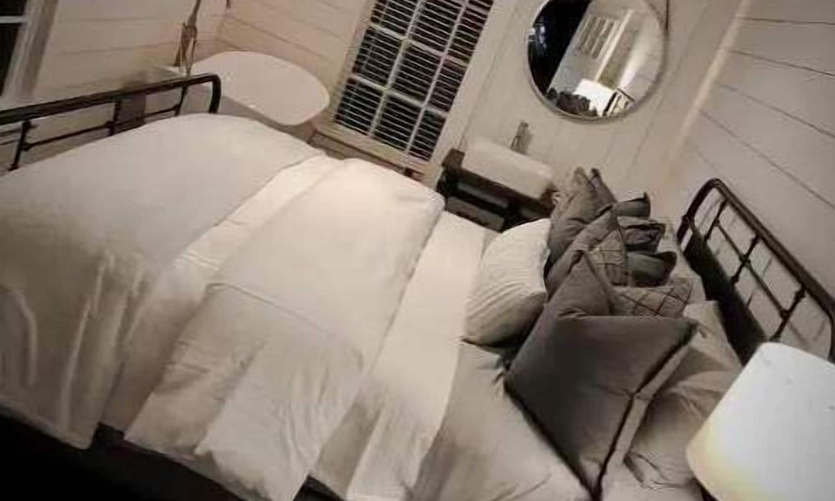 Altamont House | LINVILLE MOUNTAIN BARN LOFT on WEDDING VENUE, Hot Tub, FARM,close to attractions