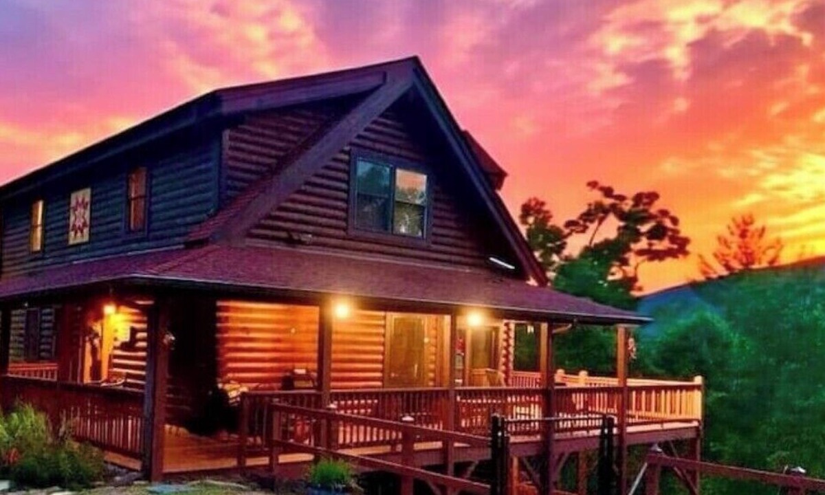 Marion Cabin | Log Cabin in mountains by Blueridge Parkway, Fenced yard, Private