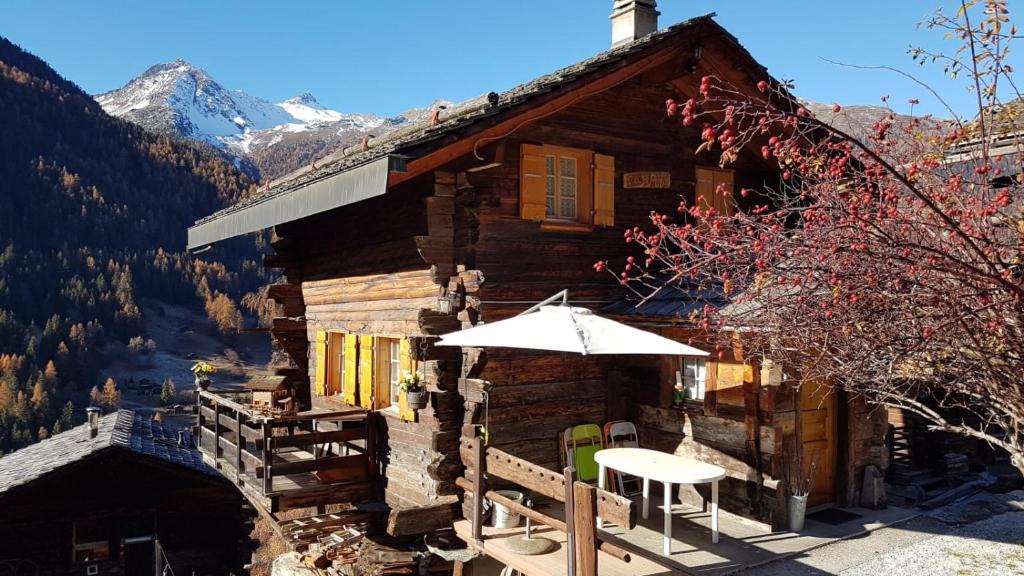Ayer Ski Chalet | loraha