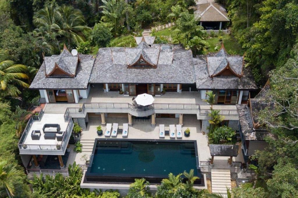 Cherngtalay Villa | Luxury 4 bedrooms Villa with Seaview Infinity Pool overlooking Surin Beach