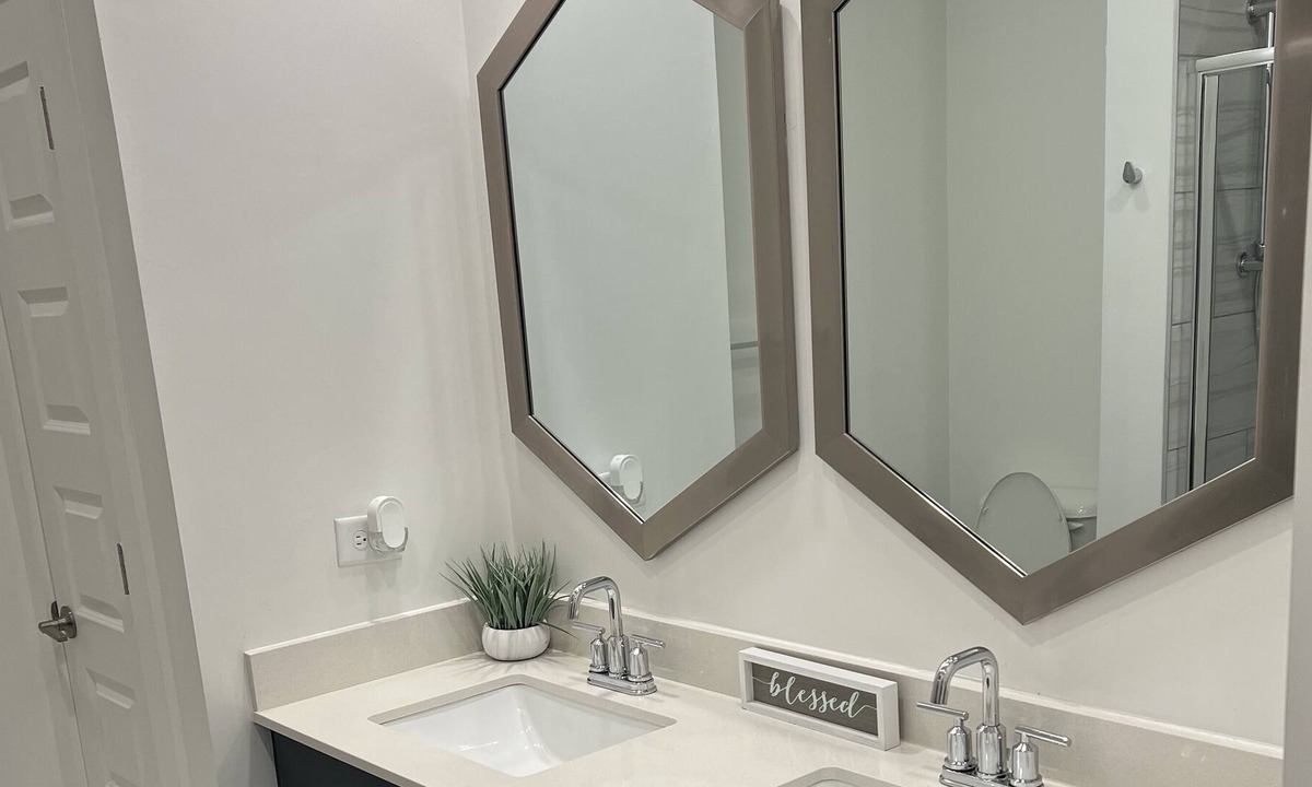 North Decatur Apartment | Luxury Hideout