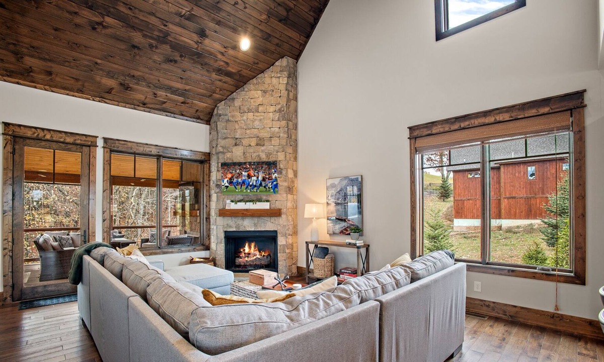 Elk Park House | Luxury Home in Exclusive Community