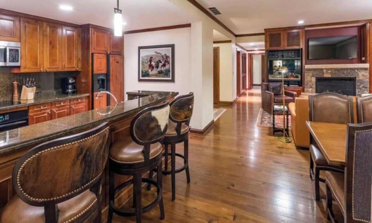 Aspen Condo | Luxury ski in/ski out 3BR Ritz-Carlton Residence Club condo w/resort amenities!