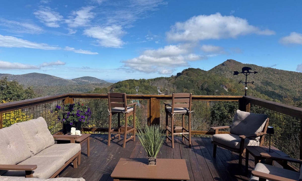 Seven Devils House | Luxury VIEWS from 4700', Hot Tub, Modern Rustic