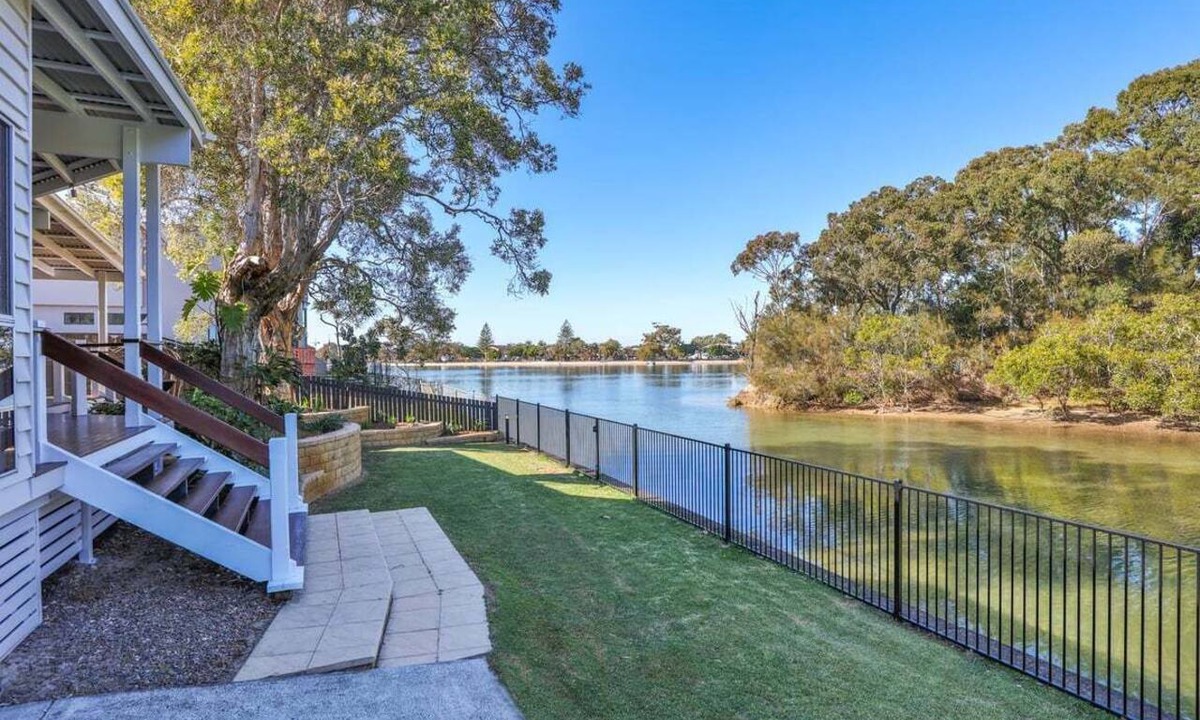 Burleigh Heads Apartment | Luxury Waterfront Stay at Tallebudgera Creek