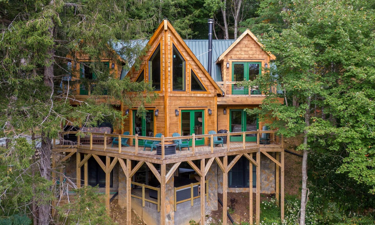 Seven Devils Cabin | Mamas Mountain Place -custom home, pet friendly, hot tub, large entertain room with foosball, pond