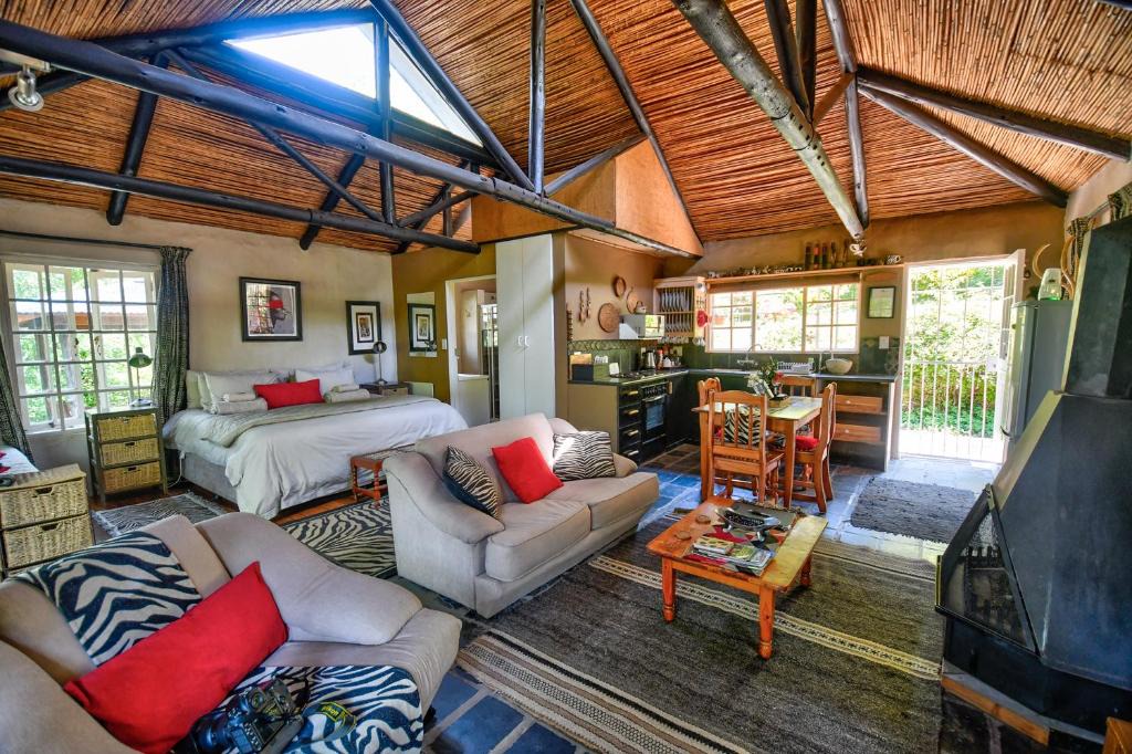 Hogsback Ski Chalet | Maple Grove