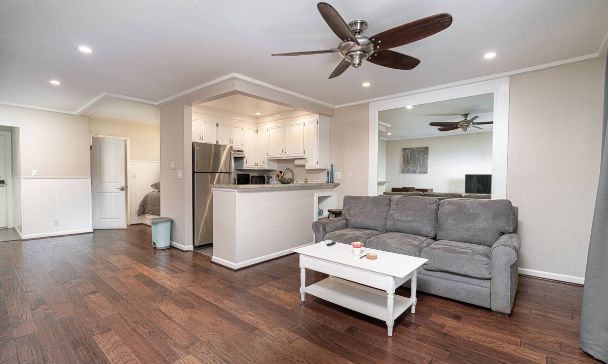 Santa Ana Heights Apartment | Minutes to Balboa Beach and Lido Marina Village