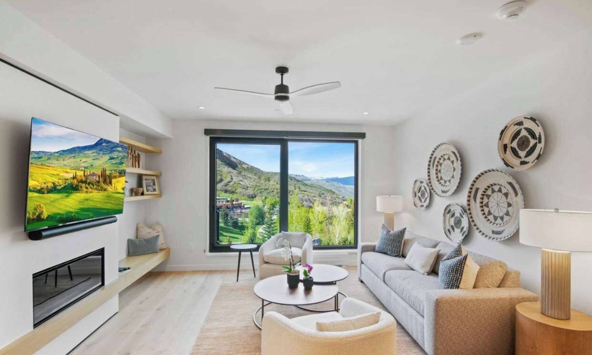 Snowmass Village Condo | Modern 2 Bedroom Ski In&Out Condo 04
