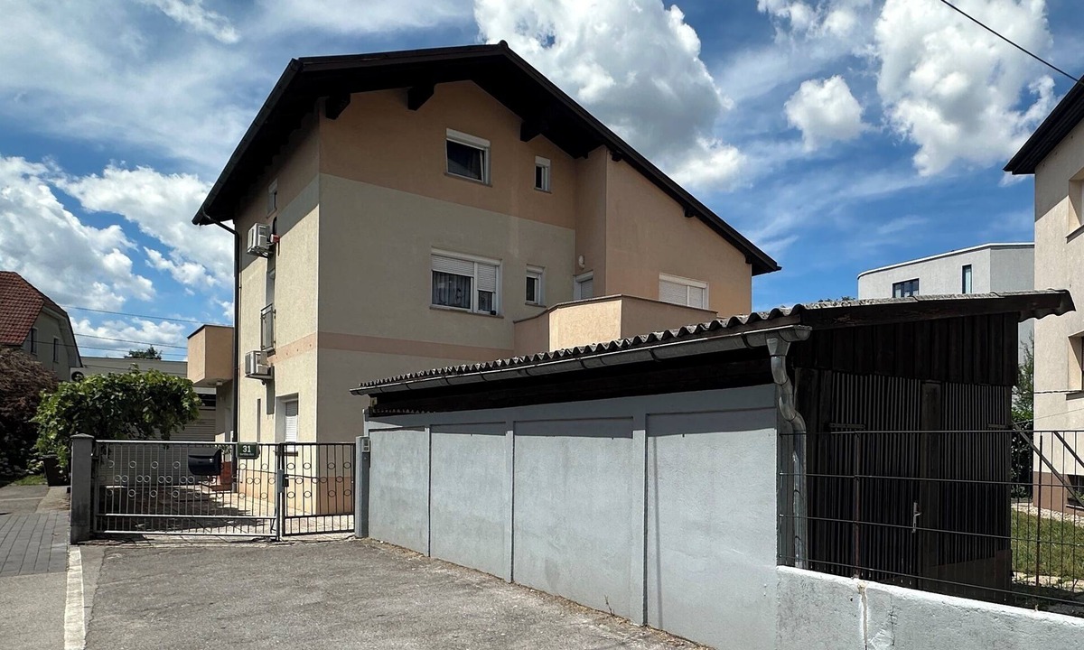Siska District Apartment | Modern Family Apartment AC Free Parking EV Charging /Gorishka4Three