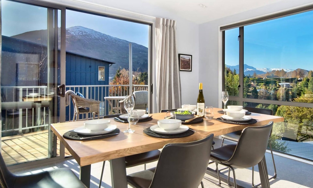Arthur's Point Villa | Modern Villa close to Coronet ski field
