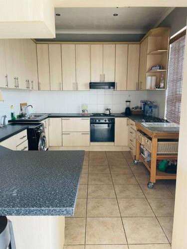 Pollok Beach Apartment | Molsonder on 10th avenue