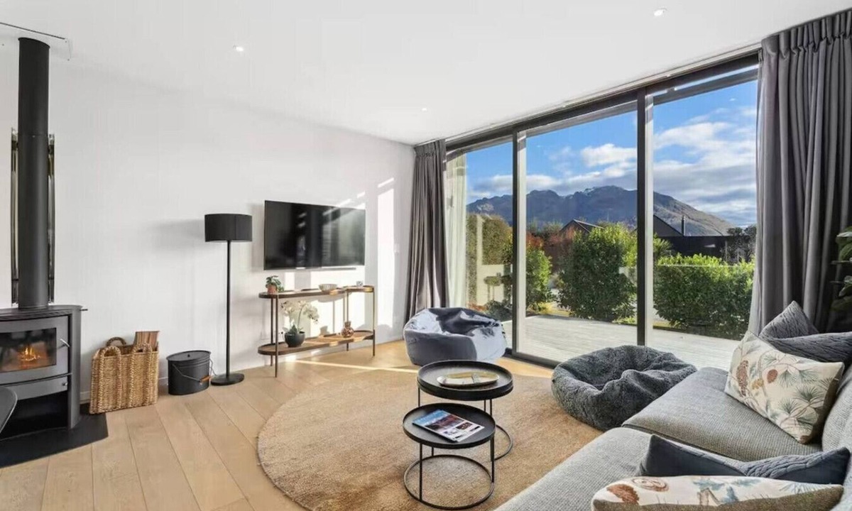 Kawarau Falls Villa | Mountain Panorama Luxury Retreat