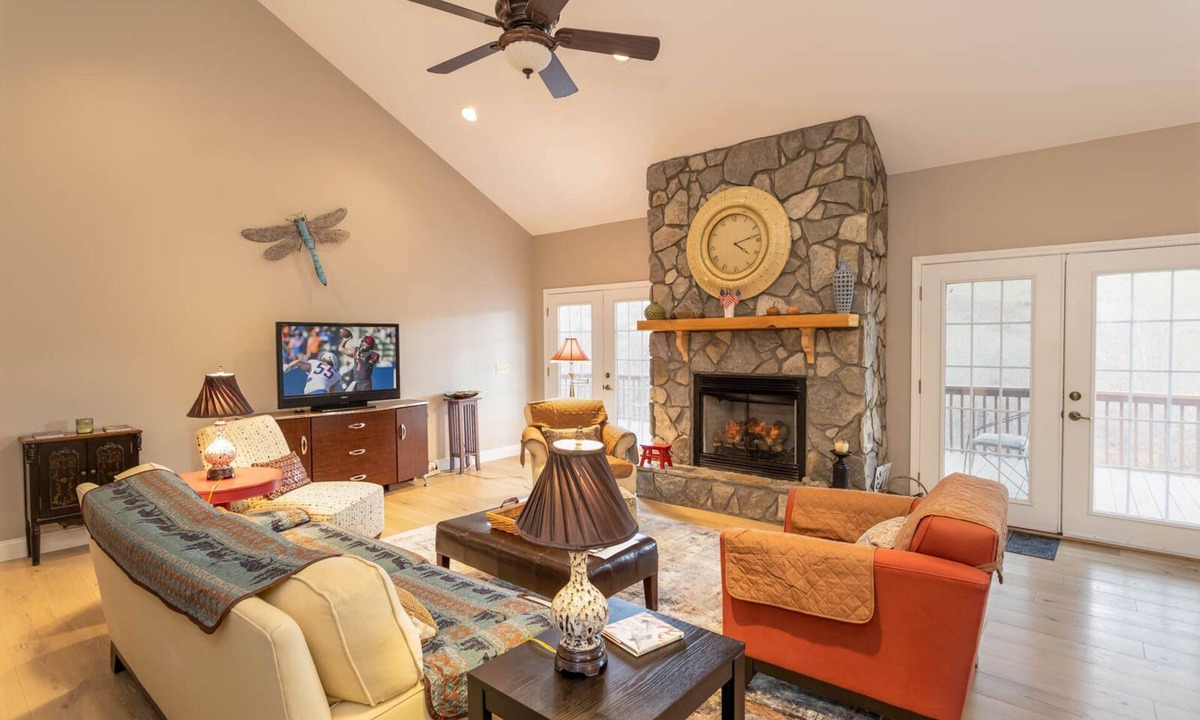 Village on the New Cabin | Mountain Retreat in West Jefferson