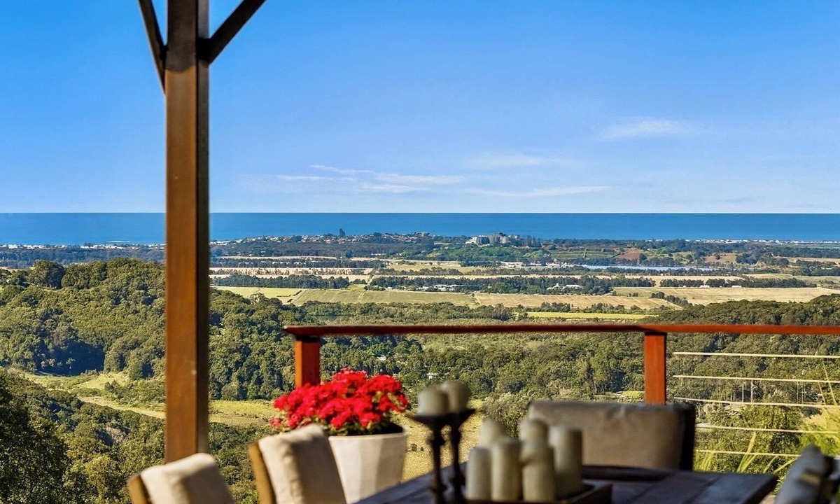 Bungalora House | Mountain-top escape south Gold Coast, northern NSW. 20 min to the beach, airport