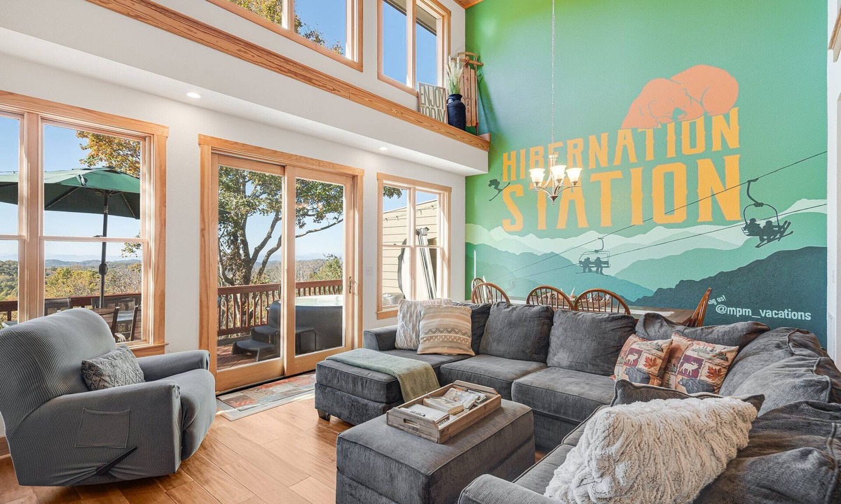 Wolf Laurel House | Mountain Views - Hot Tub - Firepit - Gameroom - Near Blue Ridge Parkway & AVL
