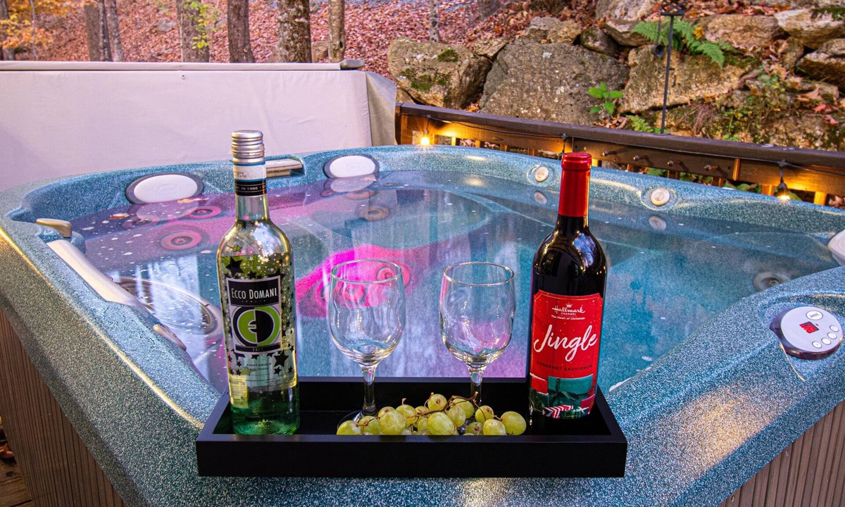 Beech Mountain House | Mtn Oasis! Hot tub- Arcades- Dogs-5 min to Resort!