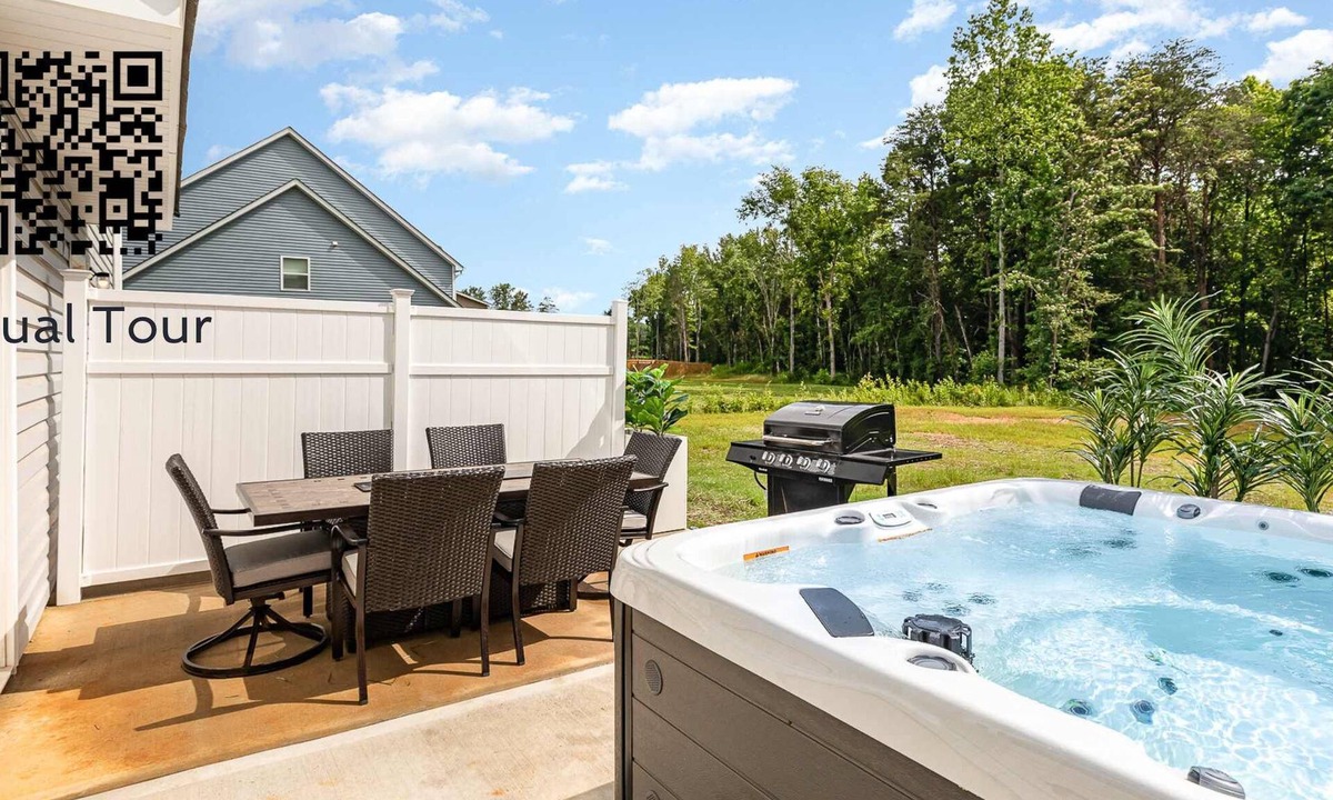 Denver House | New King Suite with Hot Tub 8 min to Downtown Denver