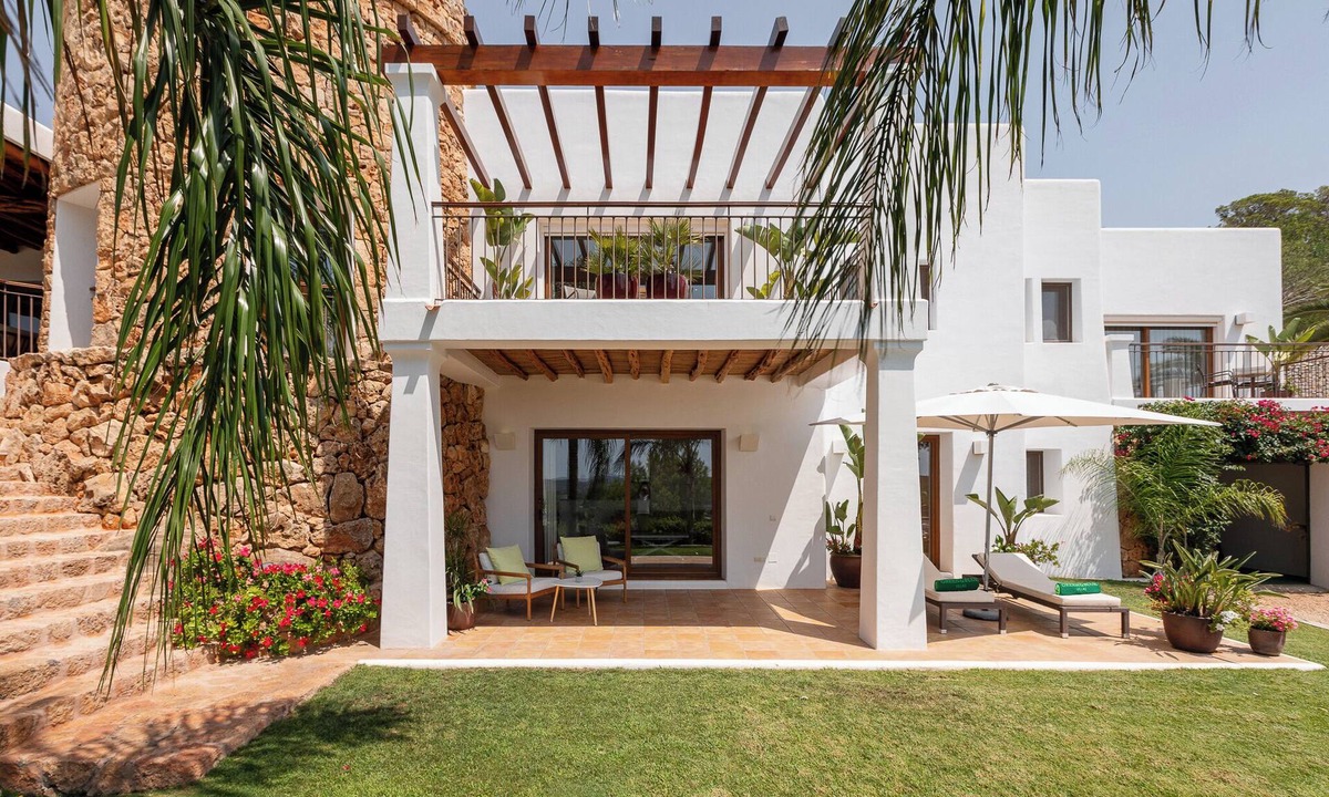 Sant Carles de Peralta Villa | New! Villa Llosas de Dalt