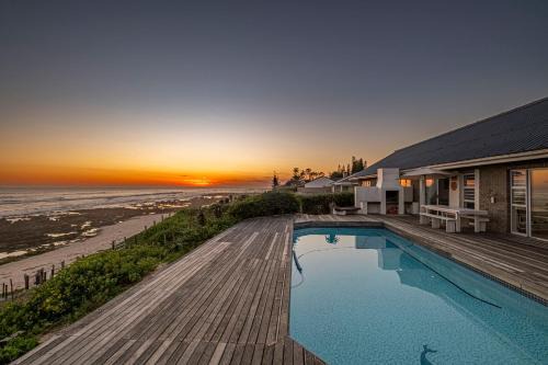 Kini Bay House | Oceans End - a home on the beach