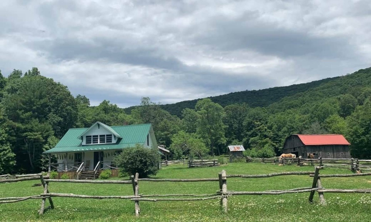 Todd House | Off-the-Grid Historic 1930 Farmhouse Adventure on Working Horse Farm with Sauna