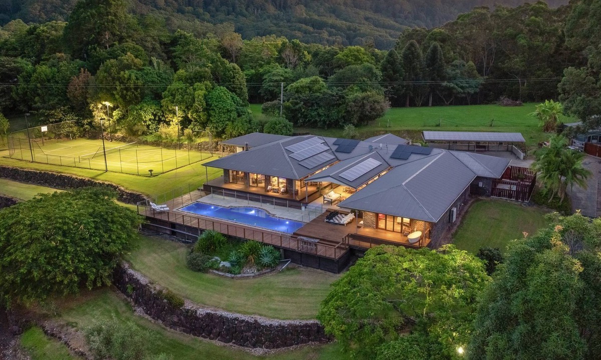 Wilsons Creek House | Oluka Vista Panoramic Hill Top Estate w Pool Cinema Tennis Court