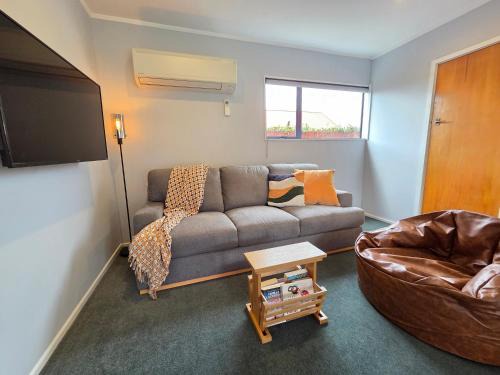 Omarama House | Omarama Crib Spotless Scenic Base for Families
