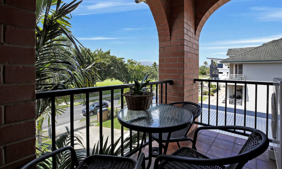 Cairns North Apartment | On the Esplanade