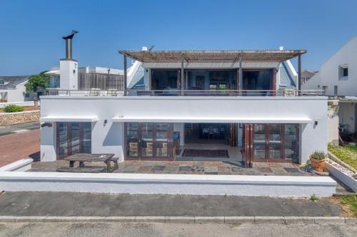 Arniston House | Op die Hoek in Arniston