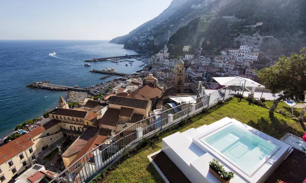 Amalfi House | Palazzo della Storia by Fantasia Villas