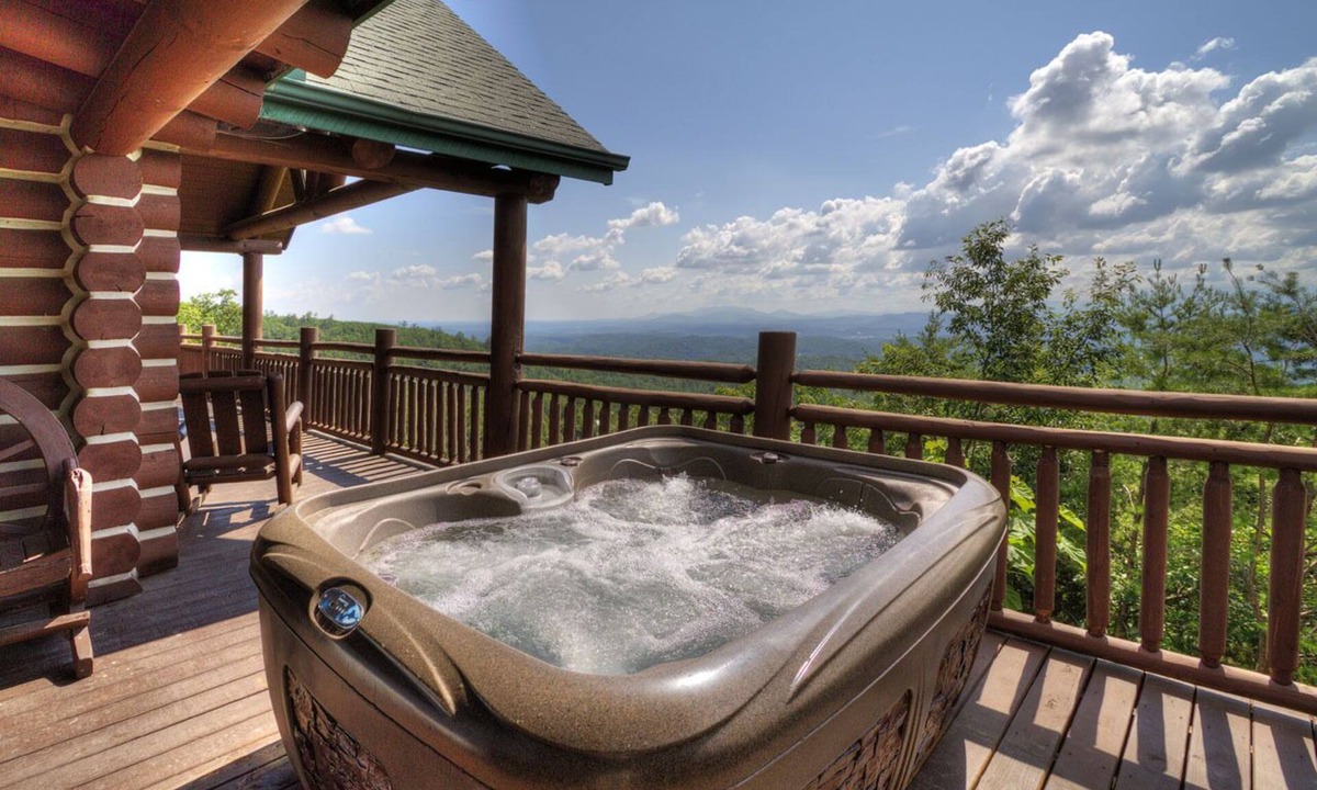 Sevierville House | Panoramic Mountain Views! Outdoor Hot Tub | Walk-In Shower | Sunrise Surprise