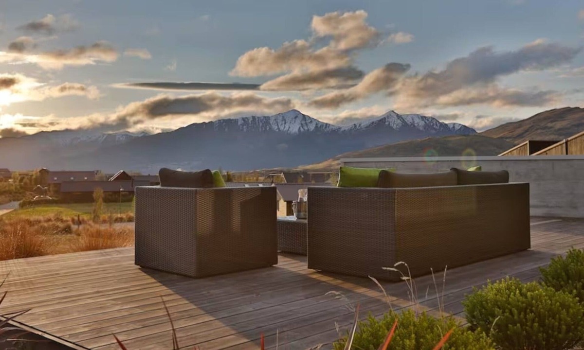 Jacks Point House | Pendeen Point - Remarkables Mountain View Spa Retreat