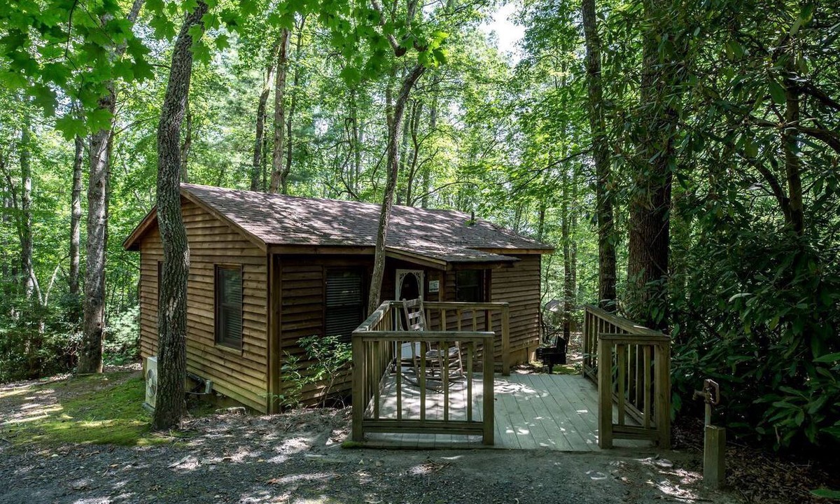 Springmaid Mountain Cabin | Pet-Friendly Cabin in North Carolina for Amazing Getaways in the Mountains