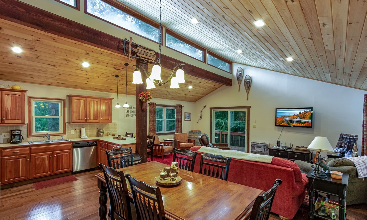 Sugar Mountain House | Pet Friendly! 'Sugar Ski Hideout'