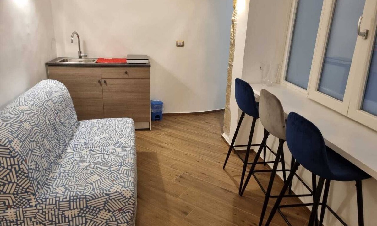 Historical Downtown Salerno Apartment | Petramare Charming House: an oasis of wellness and relaxation with a spa in the heart of Salerno