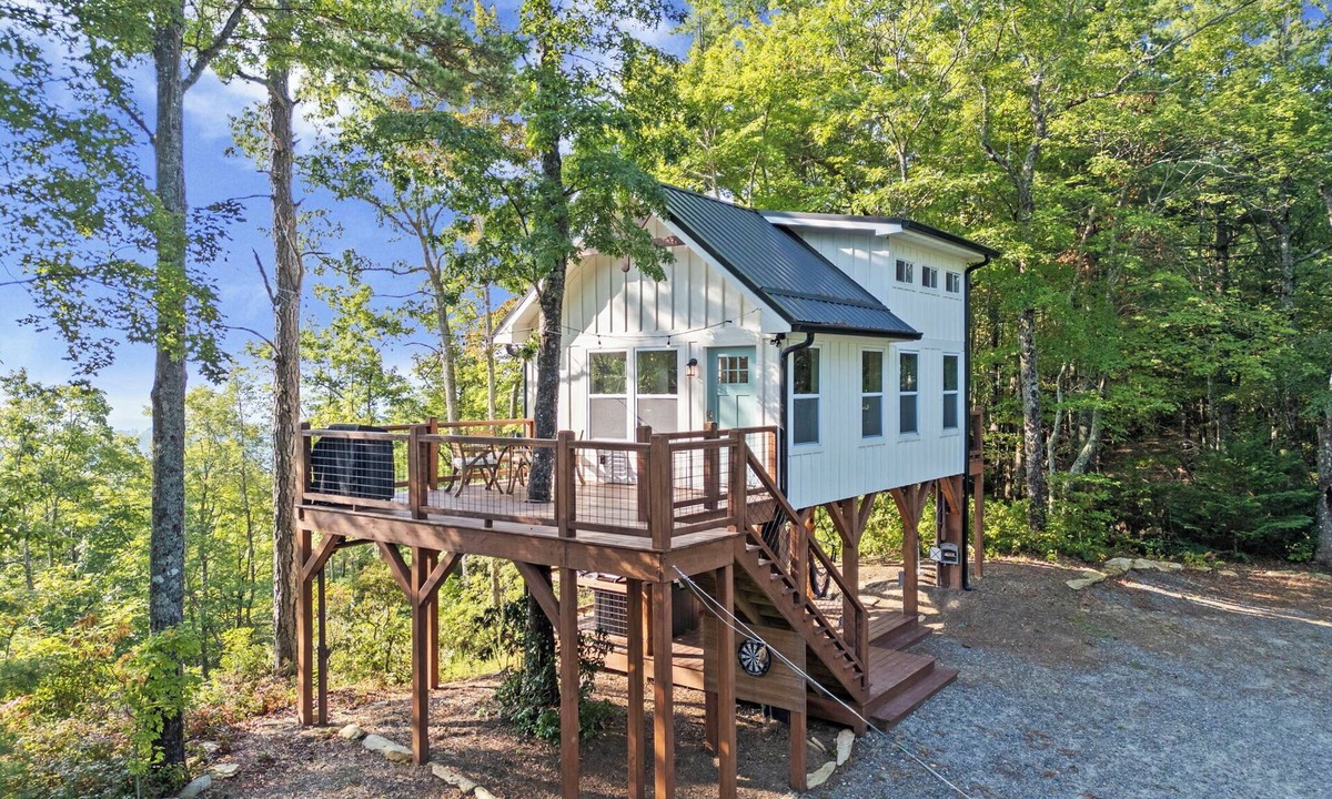 Brevard Cabin | Pisgah Perfect-Hot tub, Hammocks, Fire Pit, and Views!