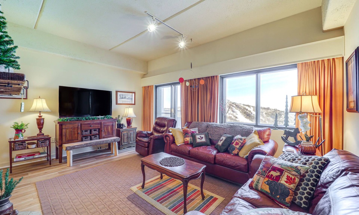 Sugar Mountain Condo | Pool & Hot Tub: Mtn-View Condo in Sugartop Resort!